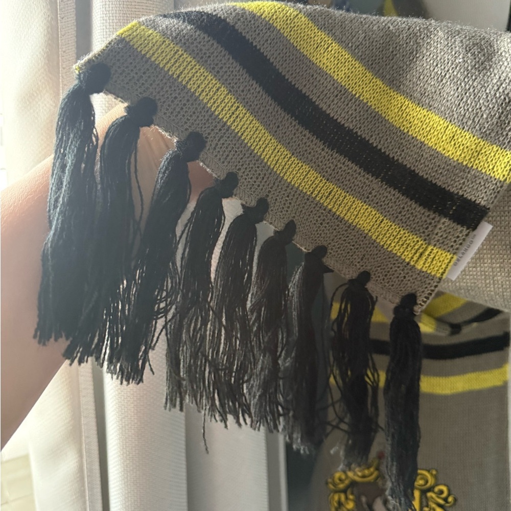 Hufflepuff Scarf - Gray and Yellow - Picture 3 of 7